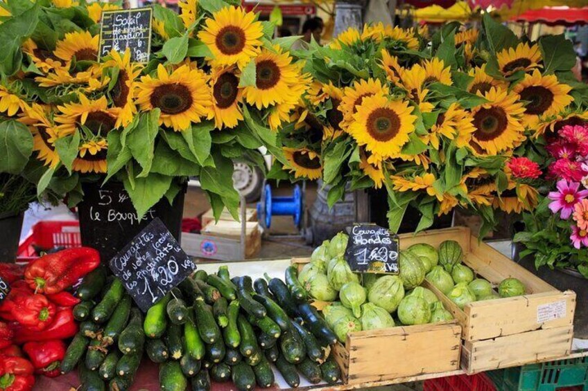 Provencal Market and Wine Tasting Sightseeing Tour