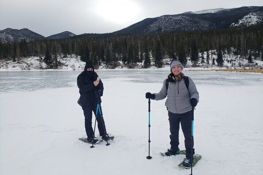 Mother and daughter enjoying a the beginner's snowshoeing tour.