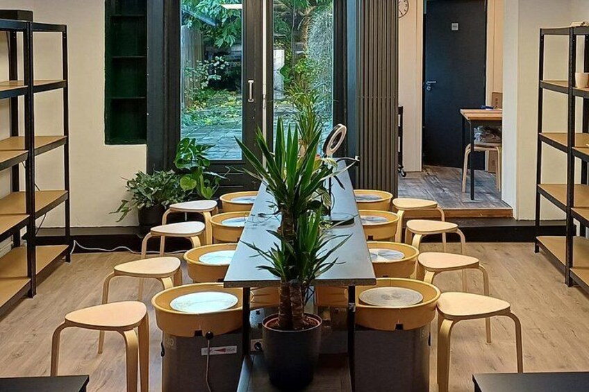Guided Pottery Workshop on a Turntable in Choorstraat 1