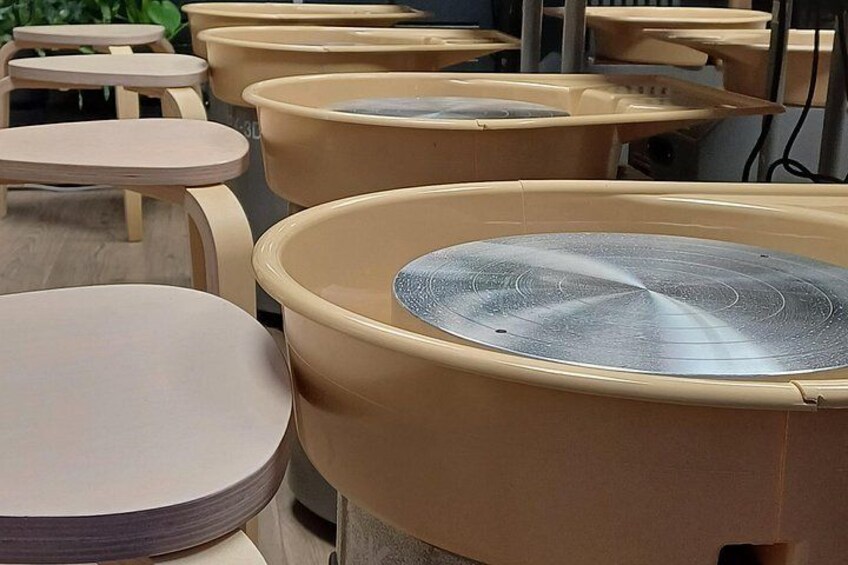 Guided Pottery Workshop on a Turntable in Choorstraat 5