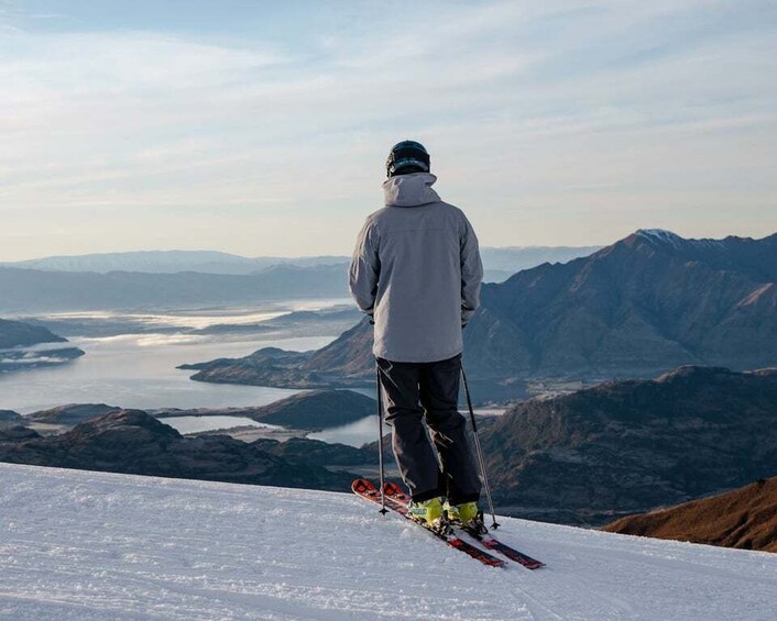 Treble Cone Ski Field: Lift Pass + Core Equipment Rental Set 1