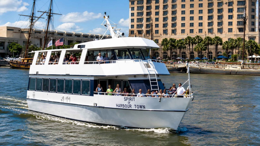 Picture 2 for Activity Hilton Head Island: Round-Trip Ferry Ticket to Savannah 4