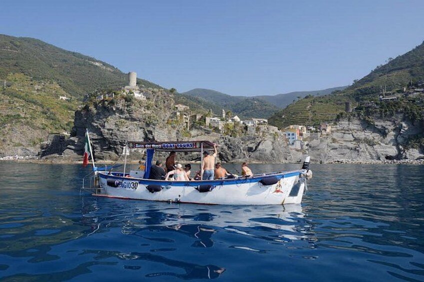 Morning Boat Tour to Cinque Terre with brunch 1