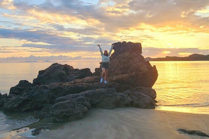 Sunrise with the kangaroos and wallabies 5