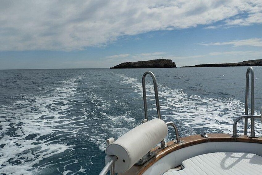 Monopoli Shared tour by Gozzo boat to the Polignano caves 2