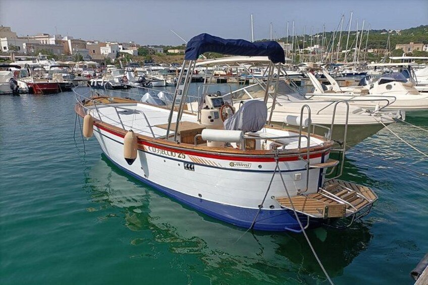 Monopoli Shared tour by Gozzo boat to the Polignano caves 2