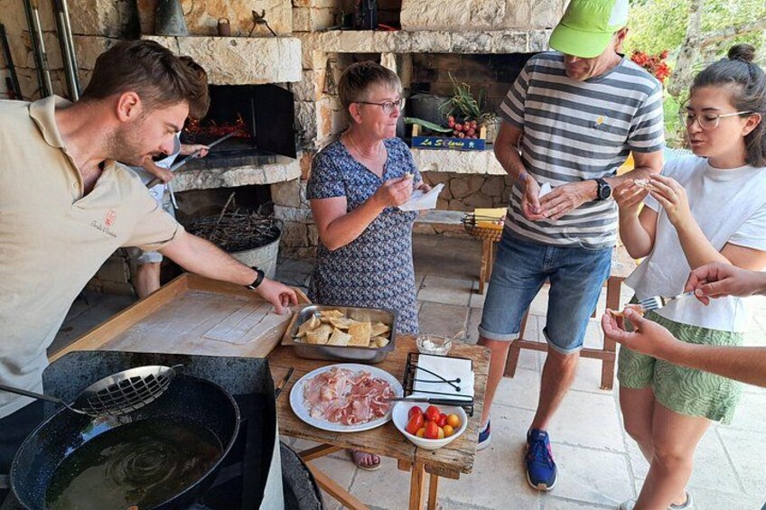 Apulian Cooking Class with Dinner in the Vineyard and Wine 3