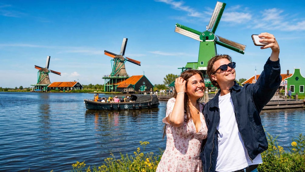Amsterdam: Zaanse Schans Windmills & Cheese Tour Flex Return 2