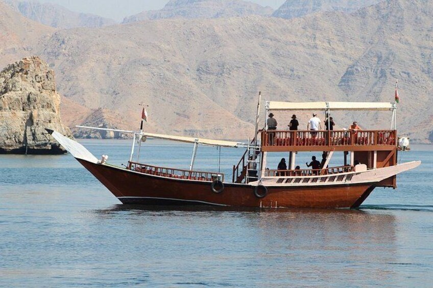 Sailing among the glorious mountains of Musandam Khasab 4