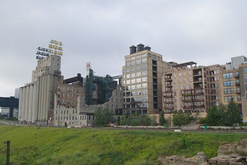 2-Hour Historic Heartbeats of Minneapolis Senior Tour with Guide