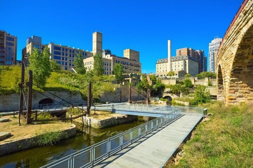 2-Hour Historic Heartbeats of Minneapolis Senior Tour with Guide