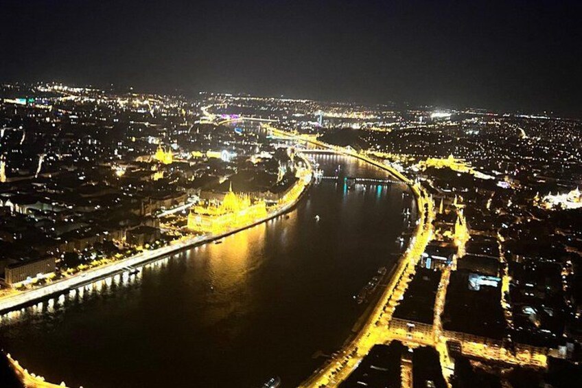 Sightseeing flight over Budapest 4