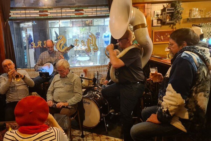 It is even possible to find this in the tiny pub Het Soeke on a Sunday afternoon. 5