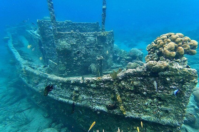 Snorkel boat trip: Sunken ship, old dutch fort & spanish bay 3