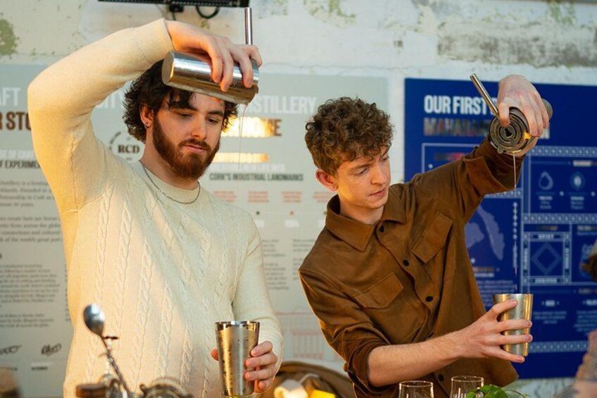 Cocktail Masterclass & Distillery Tour Combo 4