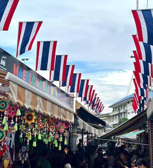Picture 10 for Activity Bangkok: Damnoen Saduak and Train Market with Boat Ride 2