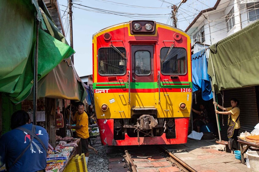 Picture 4 for Activity Bangkok: Damnoen Saduak and Train Market with Boat Ride 4