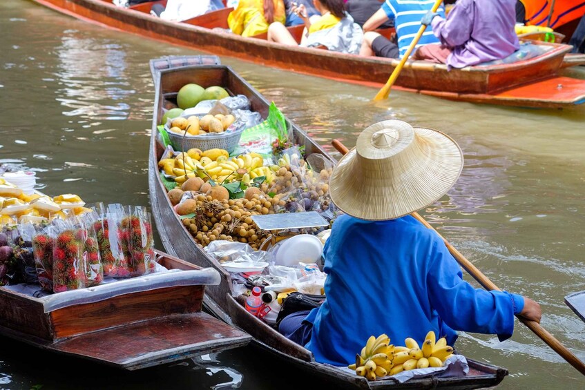 Picture 2 for Activity Bangkok: Damnoen Saduak and Train Market with Boat Ride 2