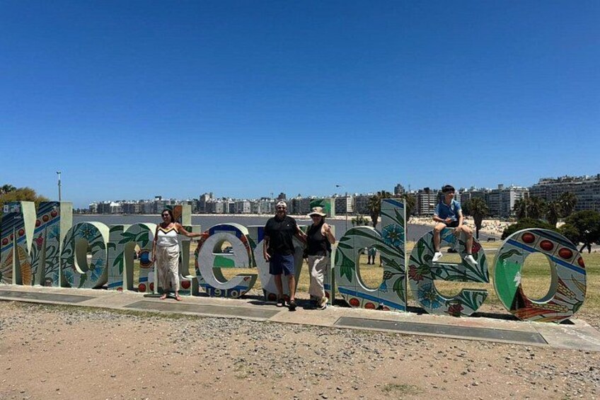 Montevideo sign. 5