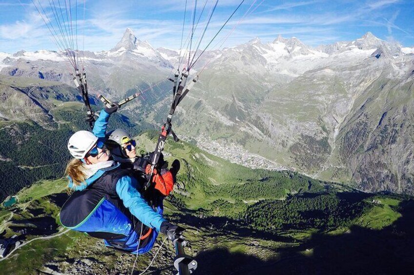 20 to 25 Minute Tandem Paragliding in Zermatt and Matterhorn View