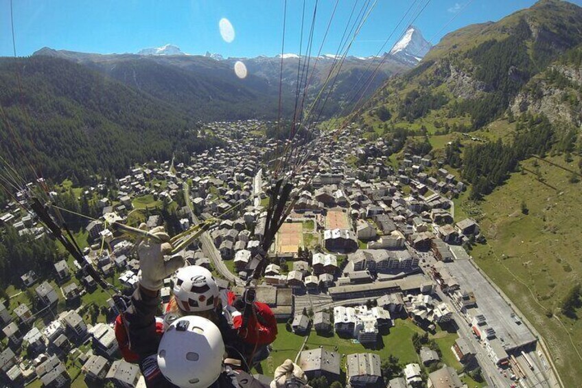 20 to 25 Minute Tandem Paragliding in Zermatt and Matterhorn View