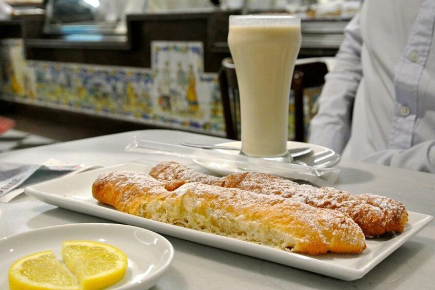 Valencia Private Tour: Old Town, La Lonja de la Seda & Horchata 3
