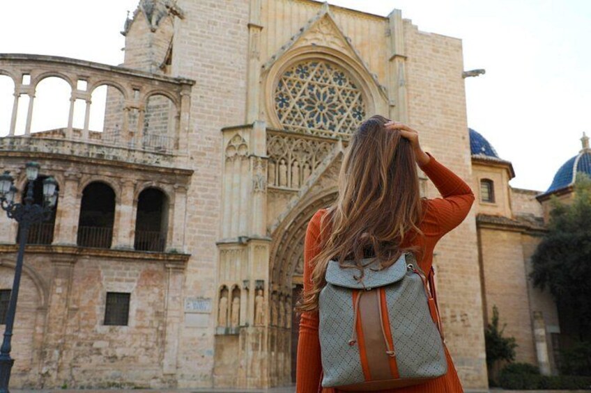 Valencia Private Tour: Old Town, La Lonja de la Seda & Horchata 4