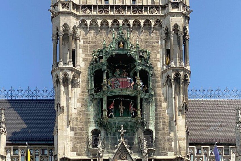Glockenspiel – Munich’s world-famous mechanical clock reenacting two momentous scenes from the city’s history to various tunes of a 43-bell carillon 2