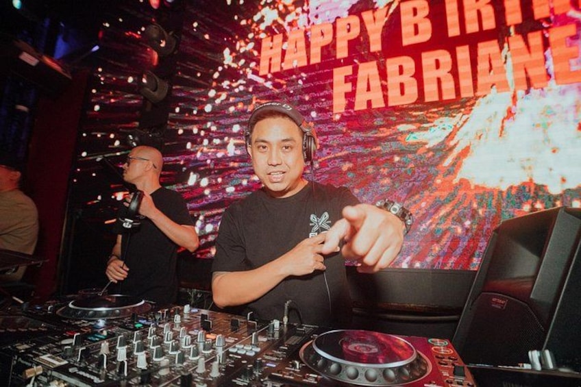 Makati: Music Clubs, Rooftops, and Go Go Bars Nightlife Tour 2