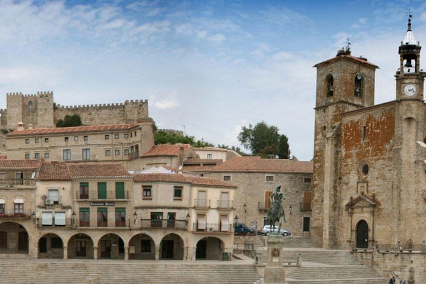 Plaza Mayor of Trujillo and equestrian statue of Francisco Pizarro 1