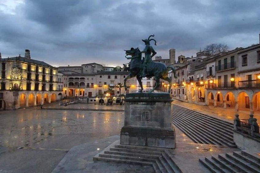 Statue of Francisco Pizarro and Palace of the Conquest Trujillo 3