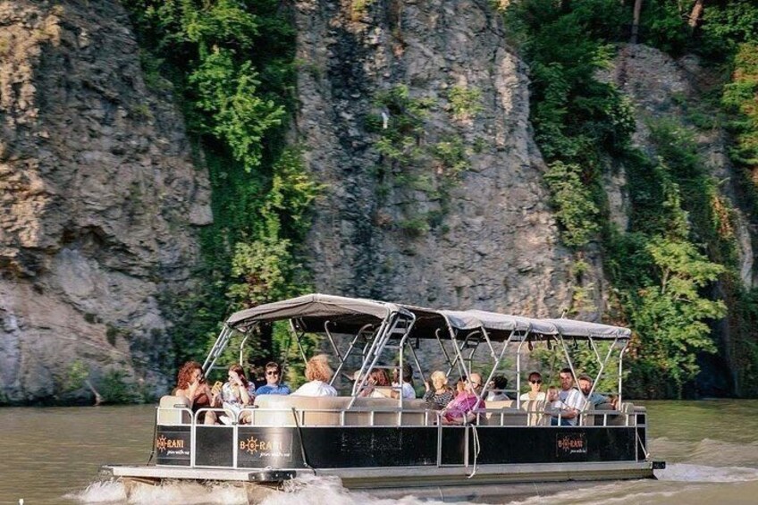 Tbilisi:Evening Walking & Talking Tour with Wine & Boat Ride 5