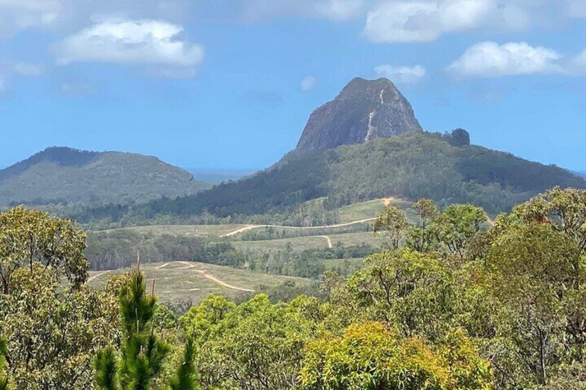 Glass House Mountains Tour by Joel's Journeys