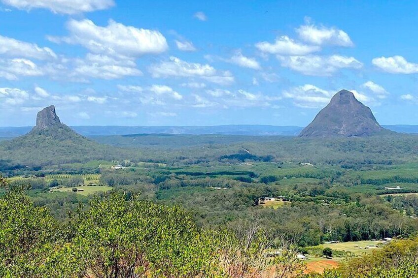 Glass House Mountains Tour by Joel's Journeys