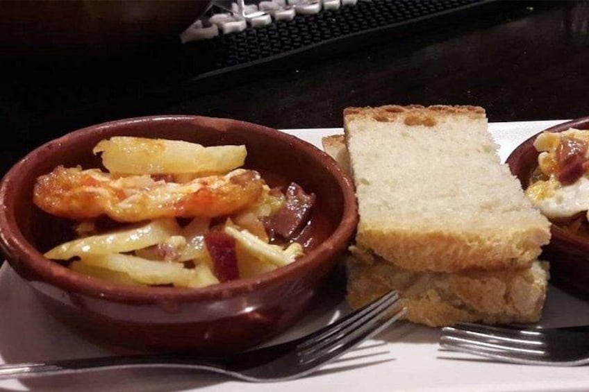 Tapas tasting with drinks at Santiago Old Town 1