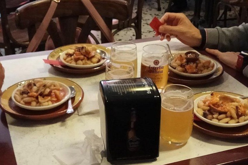 Tapas tasting with drinks at Santiago Old Town 2