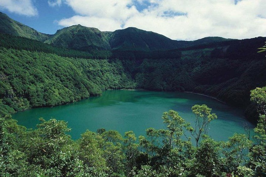 Ponta Delgada: Guided Tour to Sete Cidades Volcano Lakes 2