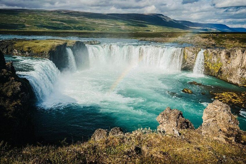 Goðafoss Waterfall
By Jowi Wasilewska 5