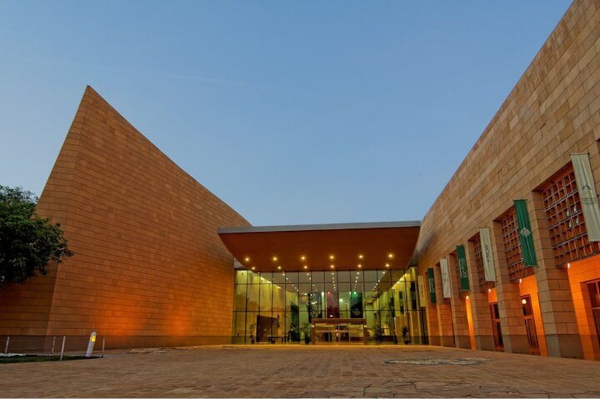Riyadh Private Local Cultural Tour Authentic Saudi Experience 4