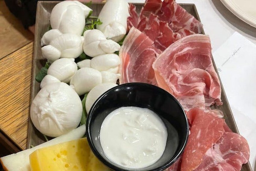 See a demonstration during a Mozzarella Live Show, where they show you how mozzarella is made, so taste it freshly made! 4