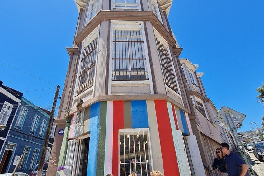 Enjoy this colorful and vibrant city with our unique walk 3