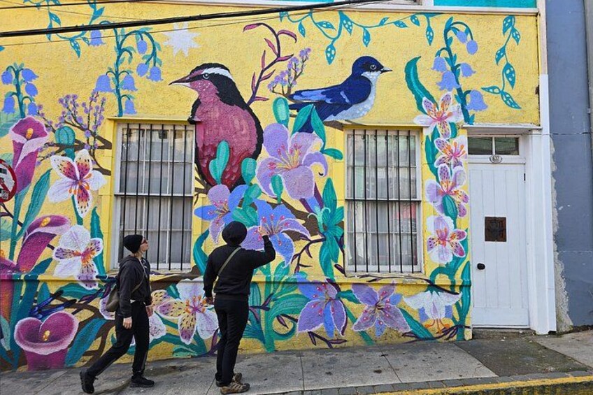 Eddie and Joey amazed with La Loica's work. 3