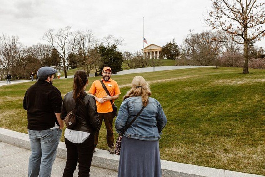 Hear about Robert E. Lee's House and how this became a national cemetery. 4