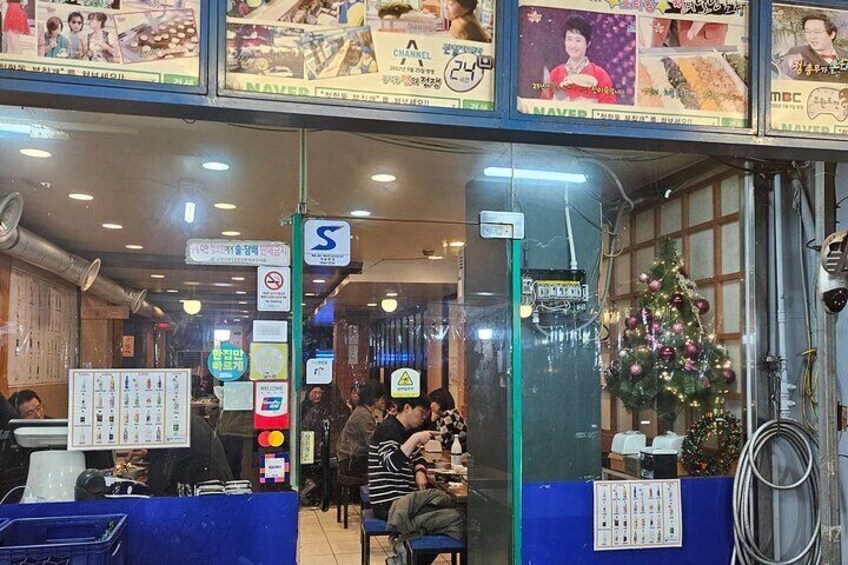 This place was featured on a TV show several times a long time ago, but it is still loved by Koreans.