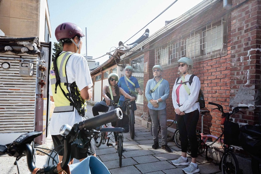 Picture 53 for Activity Seoul: City Highlights eBike Tour 2