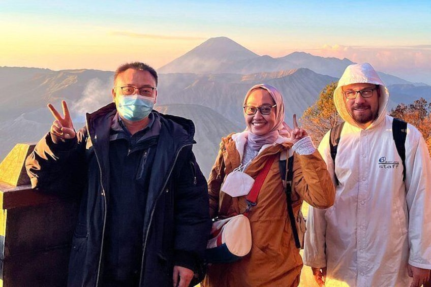 Making memories with friends during Bromo Tour. 4