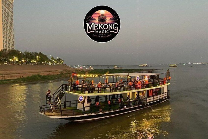 Sunset Cruise-Unlimited Beers-Sodas-BBQ buffet-Fruit platter 2