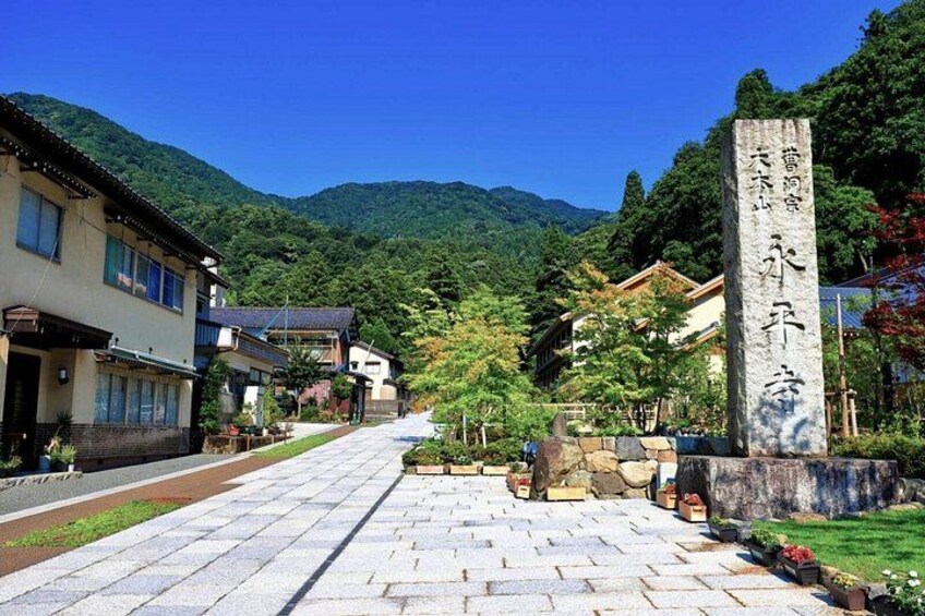 Full Day Tour Eiheiji Buddhist Temple and Fukui City Castle Town 3