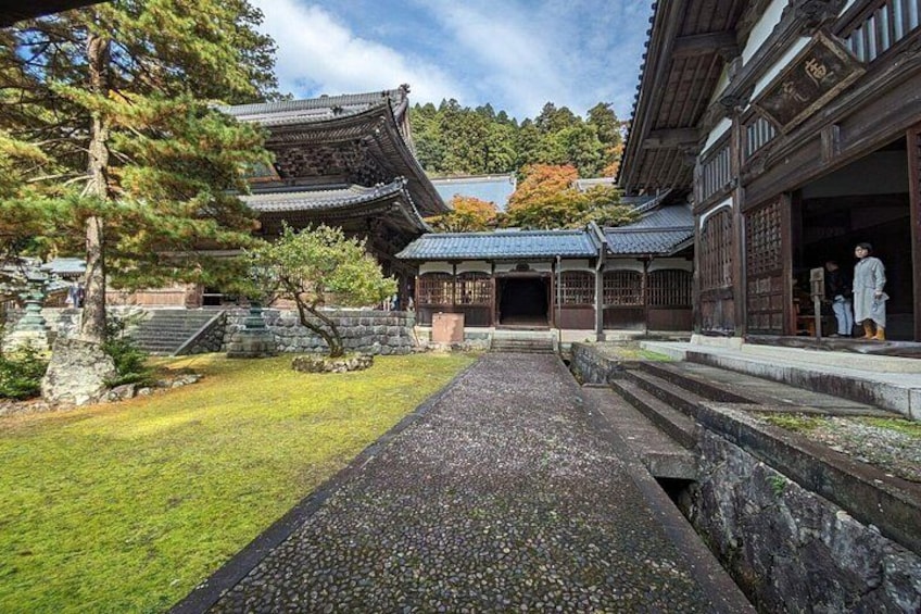 Full Day Tour Eiheiji Buddhist Temple and Fukui City Castle Town 2