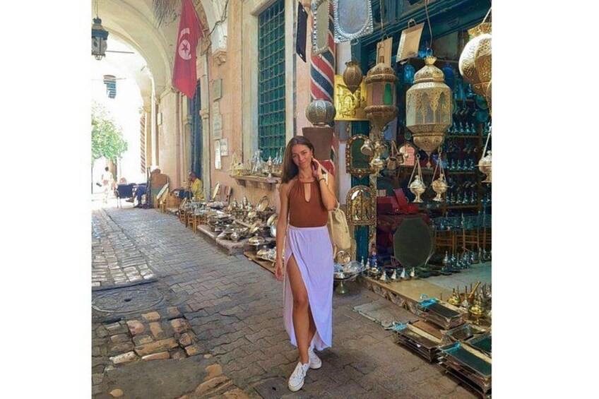 Fun VIP: Tunis Medina/Bardo + Sidi Bou Said + Carthage Pickup All 2